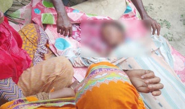 আত্রাইয়ে চার্জার ভ্যান উল্টে শিশুর মর্মান্তিক মৃত্যু