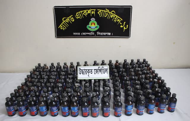 সিরাজগঞ্জে ১৬৫ বোতল ফেন্সিডিলসহ মাদক ব্যবসায়ী গ্রেফতার