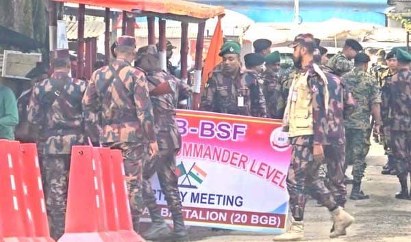 হিলি সীমান্তে বিজিবি ও বিএসএফের ব্যাটালিয়ন পর্যায়ে বৈঠক