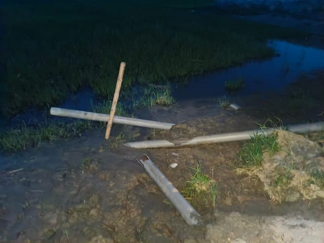গোয়ালন্দে ইউএনওর অভিযানে অবৈধ ড্রেজিং মেশিনের পাইপ ধ্বংস