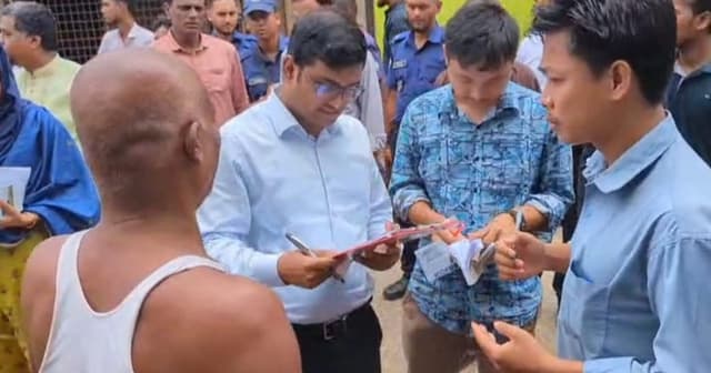 খাগড়াছড়িতে অবৈধ দোকানপাট উচ্ছেদ অভিযান