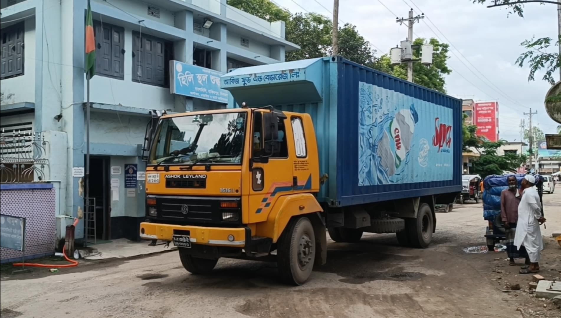হিলি স্থলবন্দর দিয়ে প্রথমবার ভারতে জুস রপ্তানি