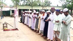 দিনাজপুরে তিন স্থানে আগাম ঈদ, নারী পুরুষ একসঙ্গে নামাজ