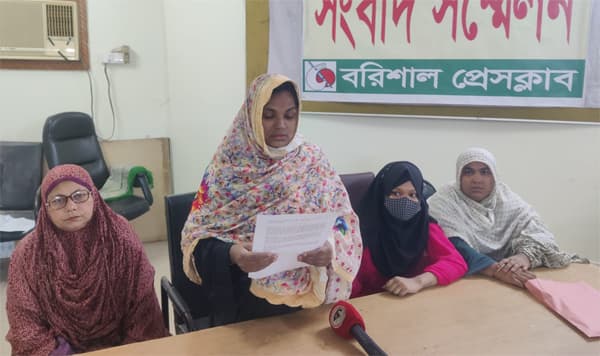 বরিশালে মেয়েকে পরিকল্পিত হত্যা, বিচার দাবি মায়ের 