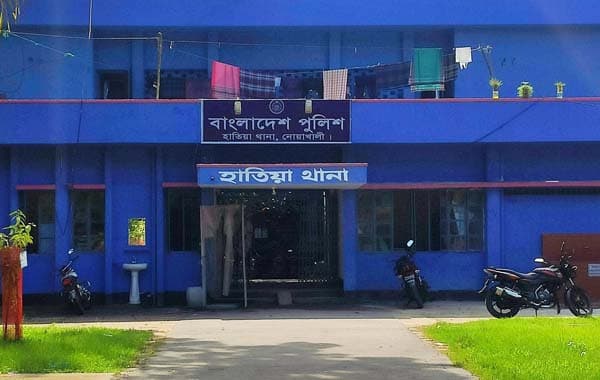 হাতিয়ায় নারী হত্যা: বৈরী আবহাওয়ায় লাশ নিয়ে পুলিশ বিপাকে