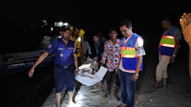 পদ্মা নদীতে ভেসে উঠলো অজ্ঞাত যুবকের নিথর দেহ
