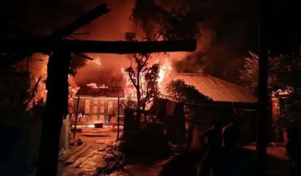 বানারীপাড়ায় আগুনে দুই ঘর পুড়ে নিঃস্ব পরিবার