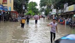 ধলাই-জুড়ীর স্রোতে কাঁপছে মৌলভীবাজার, ঝুঁকিতে প্রতিরক্ষা বাঁধ