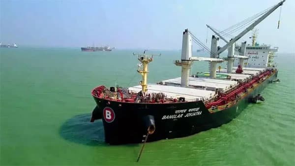 সাড়ে তিন মাস পর হরমুজ প্রণালি পাড়ি দিল ‘বাংলার জয়যাত্রা’