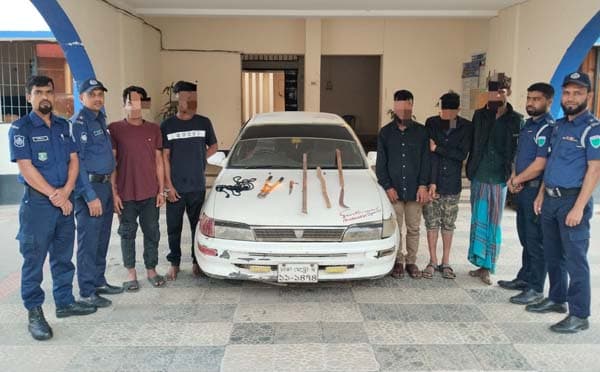 মৌলভীবাজারে ডাকাতির প্রস্তুতিকালে প্রাইভেট কারসহ পাঁচজন গ্রেফতার 