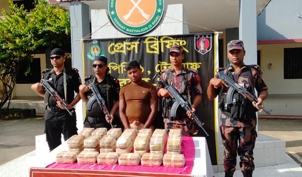 টেকনাফে তিন লাখ ইয়াবা জব্দ, মিয়ানমার নাগরিক আটক