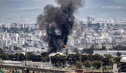 ইরানের হামলায় ইসরায়েলের বৃহত্তম তেল শোধনাগারে আগুন