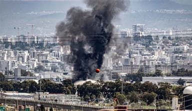 ইরানের হামলায় ইসরায়েলের বৃহত্তম তেল শোধনাগারে আগুন