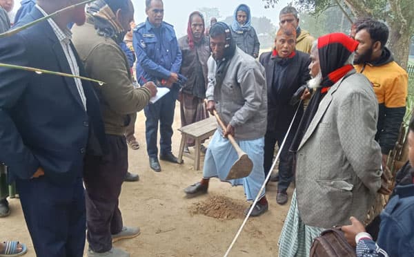 ঠাকুরগাঁও লিগ্যাল এইড'র সহযোগিতায় জমি ফিরে পেলেন ভ্যানচালক