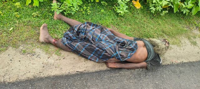 সড়কের পাশে অজ্ঞাত ব্যক্তির মরদেহ উদ্ধার