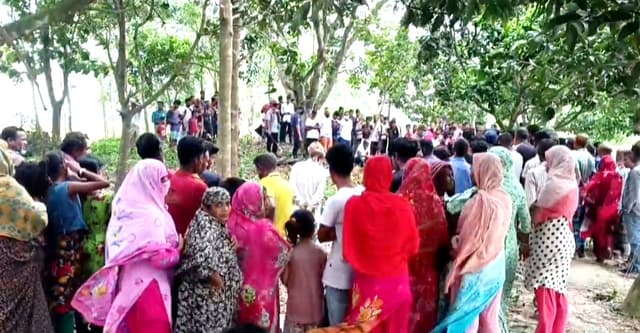 হাকিমপুরে ১৫ মাস পর আদালতের নির্দেশে কবর থেকে লাশ উত্তোলন