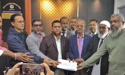 পটুয়াখালীতে বিএনপি ও ইসলামী আন্দোলন প্রার্থীর পক্ষে মনোনয়ন ফরম সংগ্রহ