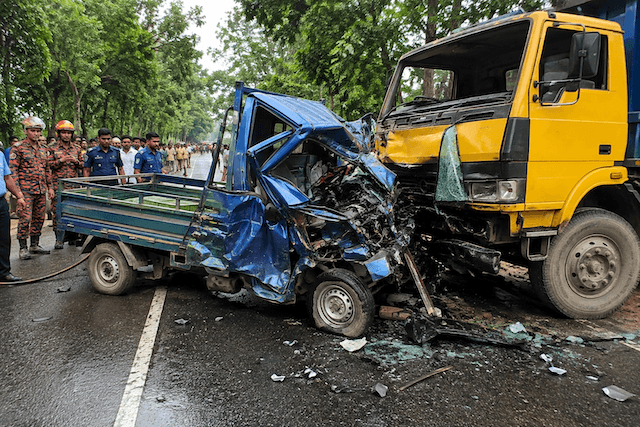 কাহালুতে ট্রাক-পিকআপের মুখোমুখি সংঘর্ষ, চালক-হেলপারসহ নিহত ৪