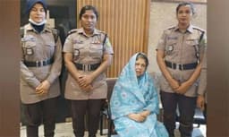 গ্রেপ্তারের পর ডিবি হেফাজতে সাবেক স্পিকার শিরীন শারমিন চৌধুরী