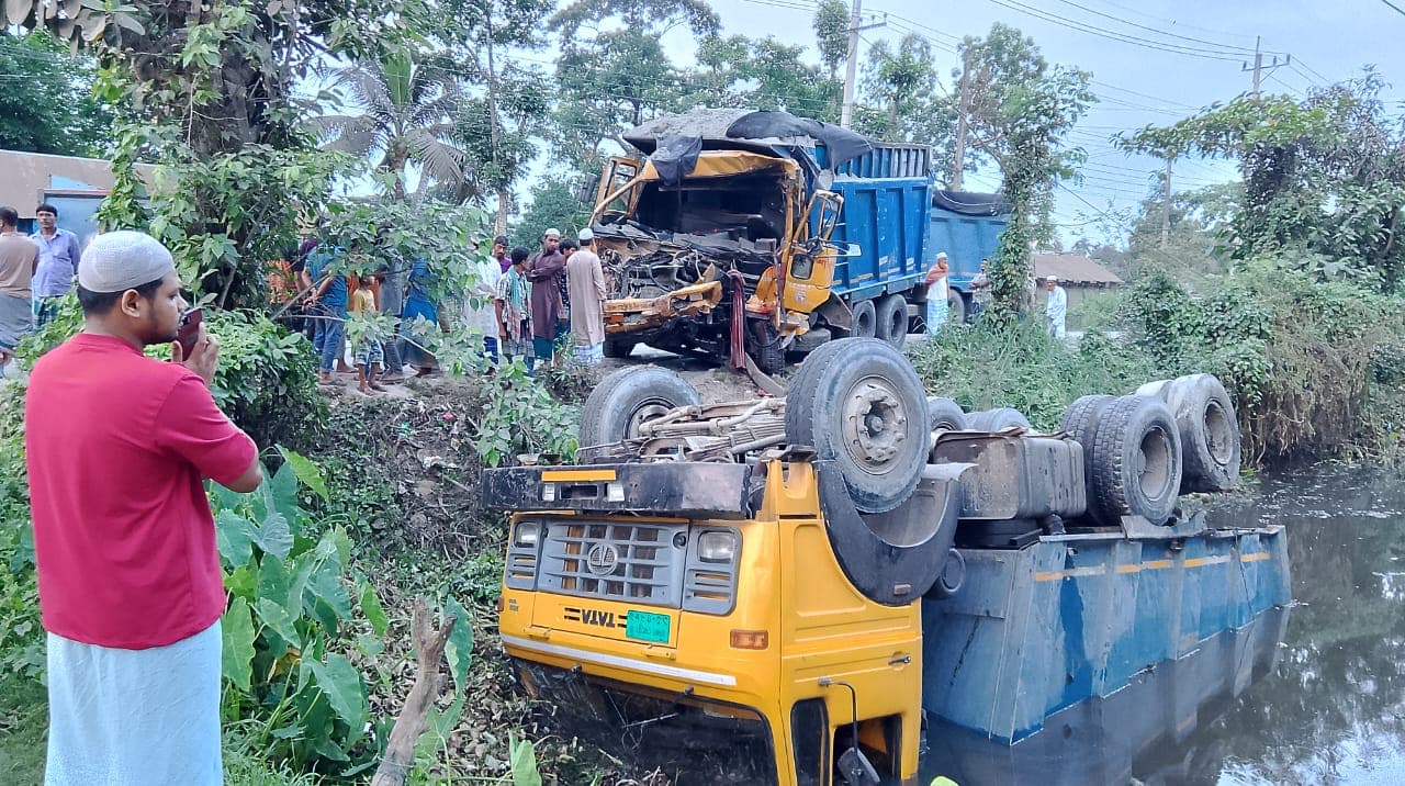 নোয়াখালীতে দুই ট্রাকের সংঘর্ষে প্রাণ গেল ২ জনের
