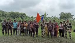 বিএসএফ বাংলাদেশি নারী-শিশুসহ ১৭ জনকে বিজিবি'র কাছে হস্তান্তর