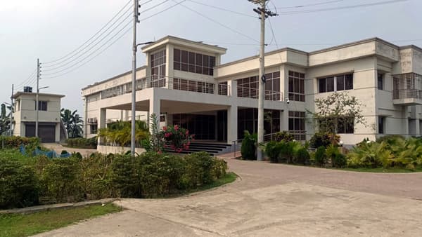 ডাক্তার ও জনবল না থাকায় ঝিনাইদহে কাজে আসছে না ২০ কোটি টাকার হাসপাতাল