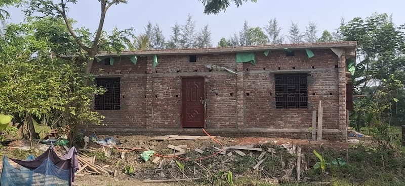নোয়াখালীতে আদালতের আদেশ অমান্য করে বিএনপি নেতার অবৈধ দালান নির্মাণ