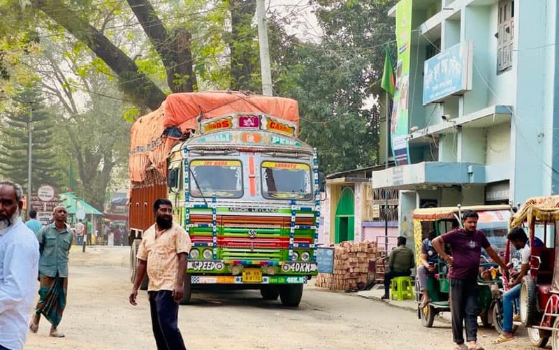 ৯দিনের ছুটির ফাঁদে হিলি স্থলবন্দর