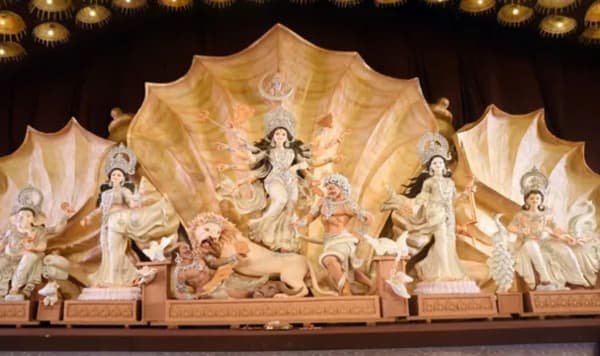 মহানবমীর পূজায় মণ্ডপে মণ্ডপে আরাধনা, কাল প্রতিমা বিসর্জন