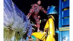 ঘোড়াঘাটে দাঁড়িয়ে থাকা ট্রাকে অপর ট্রাকের ধাক্কায় হেলপার নিহত, চালক আহত