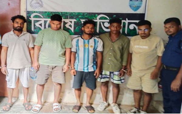 দেবীদ্বারে অপহরণচেষ্টায় জনতার হাতে আটক পাঁচজন, আদালতে প্রেরণ