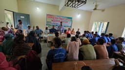 গোয়ালন্দে শিক্ষার মান উন্নয়নে অভিভাবক সমাবেশ, ক্রিড়া সামগ্রী উপহার