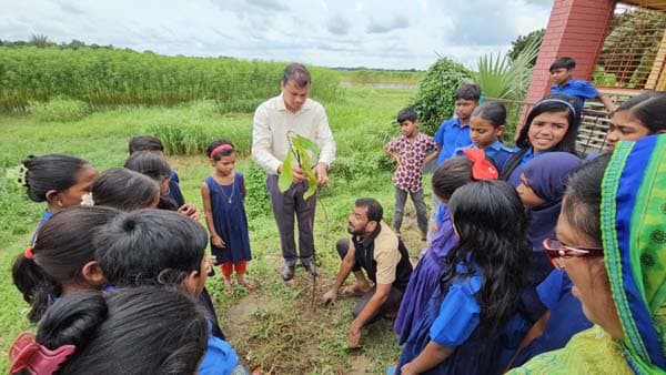 গোয়ালন্দে বিদ্যালয় প্রাঙ্গণে বৃক্ষরোপণ অভিযান শুরু