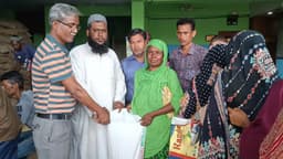 হাকিমপুর পৌরসভায় ঈদ উপহারে হাসি ফুটলো ৩০৮১ পরিবারের মুখে