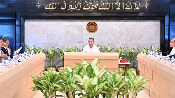 অনুমোদনহীন ডাবল ডেকার স্লিপার কোচে ব্যবস্থা নিতে প্রধানমন্ত্রীর নির্দেশ