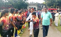 নারী ফুটবলের প্রীতি ম্যাচে জয়ী গোপালপুর নারী একাদশ