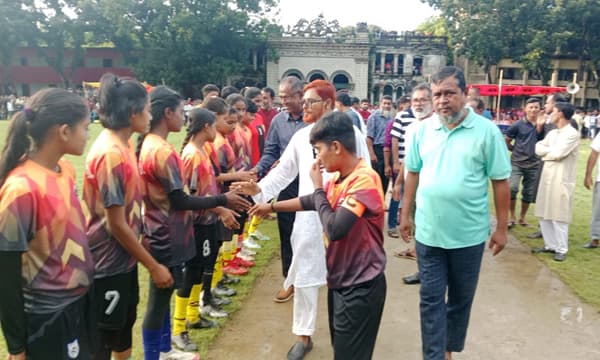 নারী ফুটবলের প্রীতি ম্যাচে জয়ী গোপালপুর নারী একাদশ