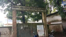 গোয়ালন্দে প্রধান শিক্ষকের বিরুদ্ধে শ্রেণীকক্ষে বসবাসের অভিযোগ