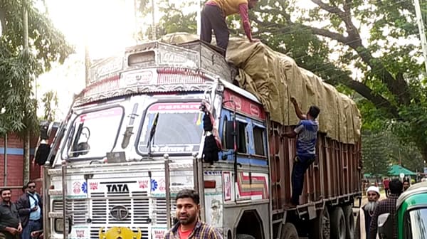 অনুমতির ২ দিনে হিলি স্থলবন্দর দিয়ে আমদানি ৯০ টন পেঁয়াজ