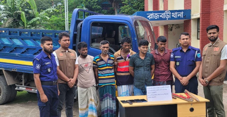 আন্তঃজেলা ডাকাত চক্রের ৫ সদস্য গ্রেফতার, রাজবাড়ীতে স্বস্তি
