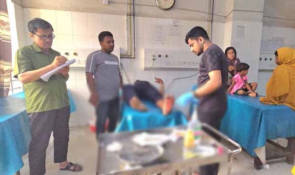 মাদারীপুরে ফেস্টুন নিয়ে রক্তাক্ত রাজনৈতিক সংঘর্ষ, আহত ৮