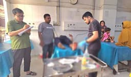 মাদারীপুরে ফেস্টুন নিয়ে রক্তাক্ত রাজনৈতিক সংঘর্ষ, আহত ৮