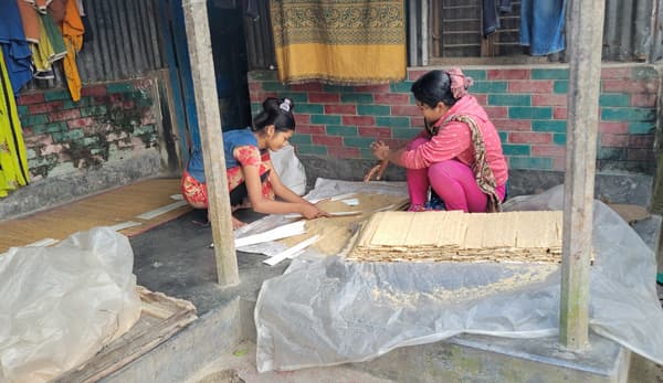 মোহন্ত পরিবারে শতবর্ষী ঐতিহ্যের তিলের খাজা শিল্প