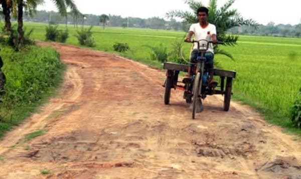 ঝিনাইদহে তিন যুগ পর নির্মাণ হচ্ছে সাধুহাটী-বংকিরা সড়ক