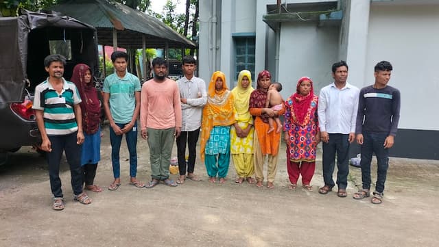 ভারতীয় সীমান্ত থেকে ফেরত পাঠানো হলো ১২ বাংলাদেশী