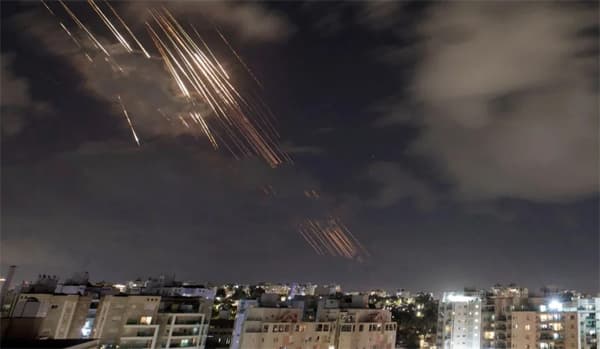 ইসরায়েলের সাইবার ও অস্ত্র স্থাপনা লক্ষ্য করে হামলা ইরানের