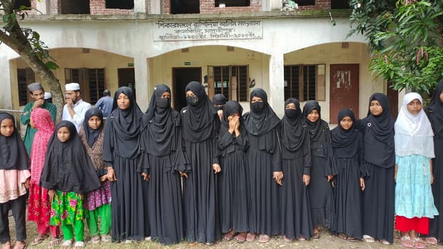 কালকিনিতে বোনের ইভটিজিং রোধে বাধা দেয়ায় ভাইকে মারধর ও হত্যার হুমকি