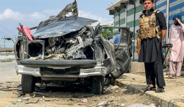 পাকিস্তানে নিরাপত্তা চৌকিতে আত্মঘাতী বিস্ফোরণে ১২ প্রাণহানি