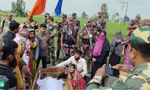 শূন্যরেখায় দাড়িয়ে বাবার মরদেহে অশ্রুসিক্ত বিদায় বাংলাদেশি মেয়ের 