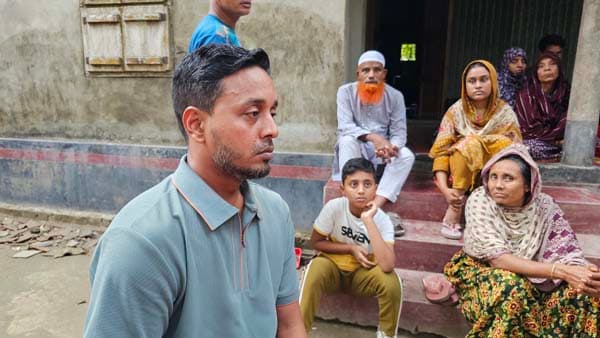 দৌলতদিয়ায় বাস নদীতে, নিভল মা-মেয়ের জীবনপ্রদীপ, বাকরুদ্ধ স্বামী